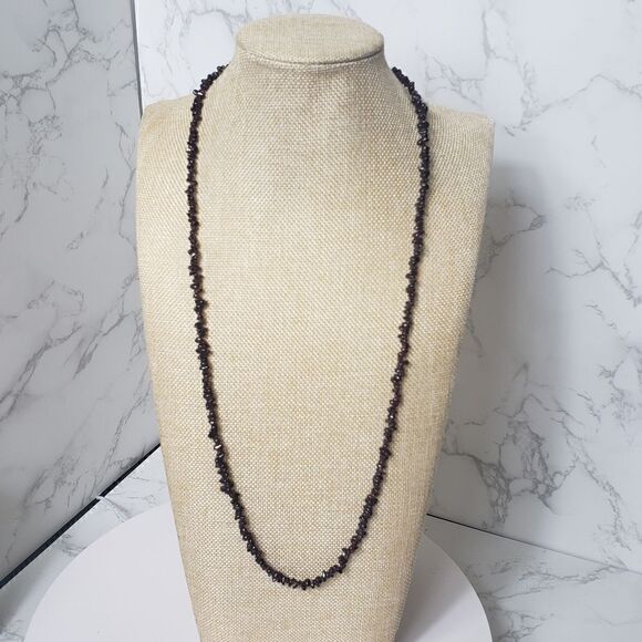 VINTAGE Tumbled Almandine Garnet Chips Beaded Necklace - Picture 3 of 6